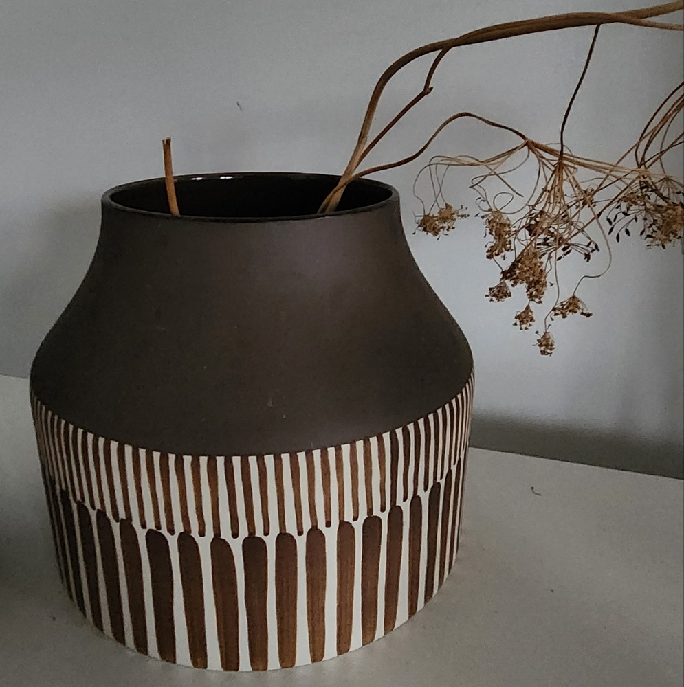 Ceramic vase with detailed pattern